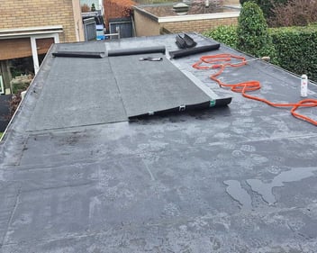 Bitumen over bitumen aanbrengen