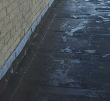 Plat dak met bitumen wanneer is renovatie nodig?