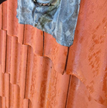 lekkende aansluiting op het dak