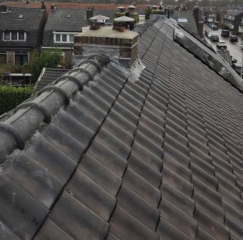 Risico op lekkage bij nokken en randafwerking