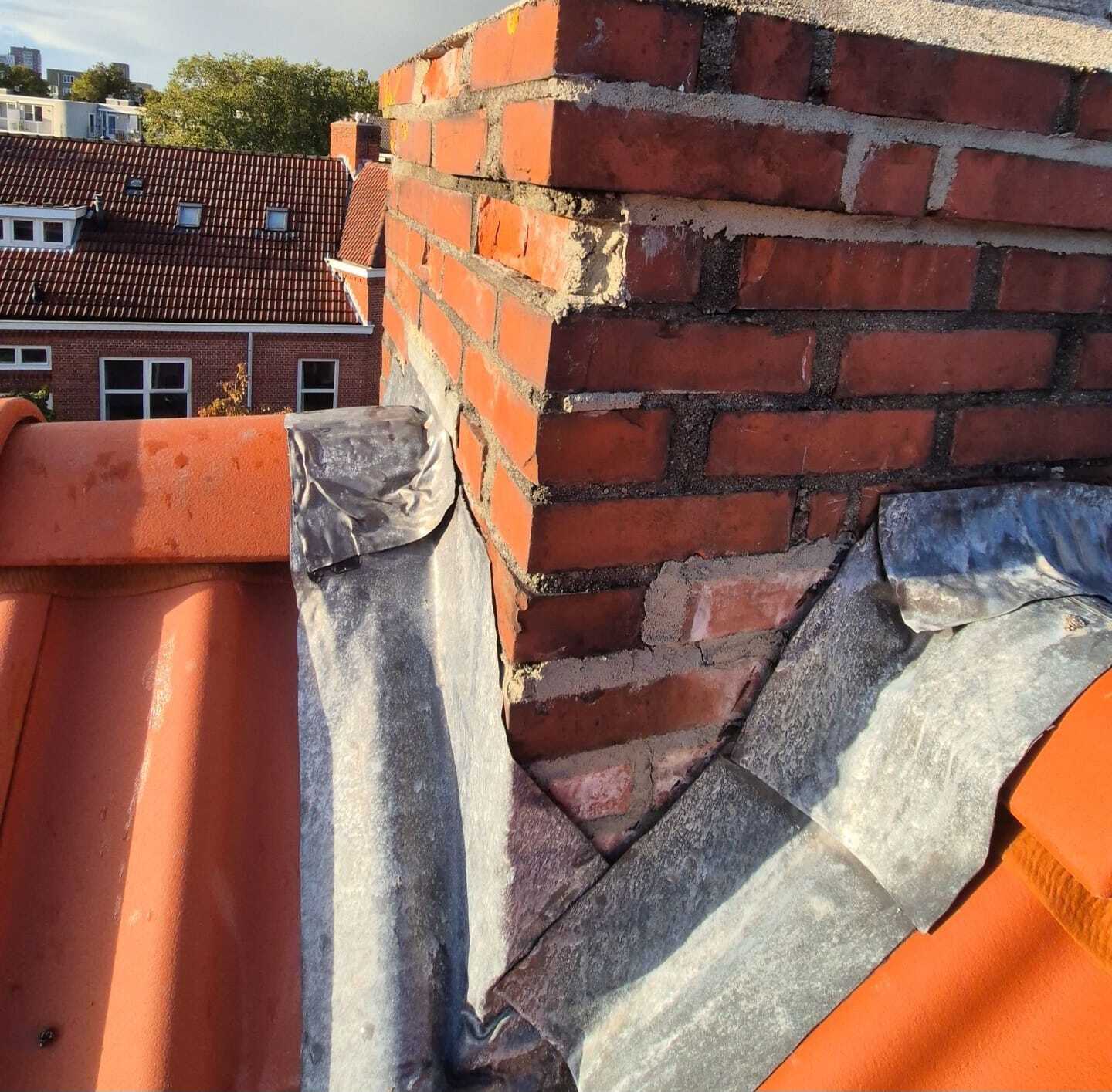 Schoorsteenlekkage door verkeerd aangebracht lood