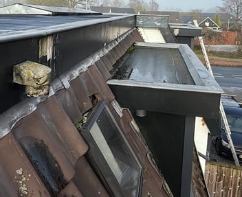 Tijd tussen oorzaak en gevolg bij daklekkage