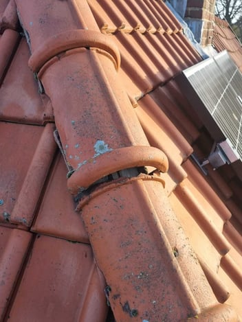 Verwarrende timing bij dakproblemen, waarom  een lekkage vaak pas later zichtbaar wordt