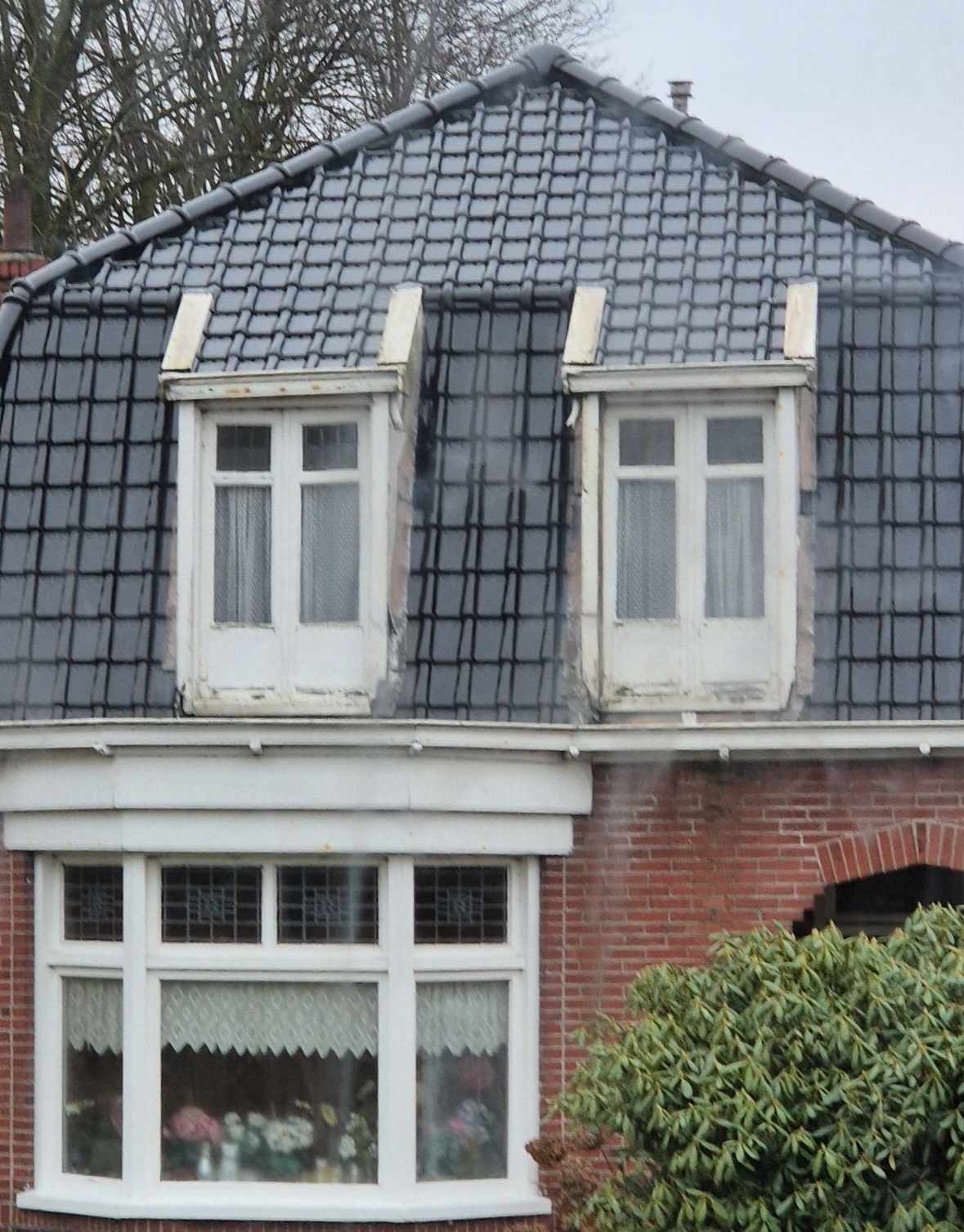 Dakrenovatie bij een hellend dak: wanneer het dak zelf het probleem wordt