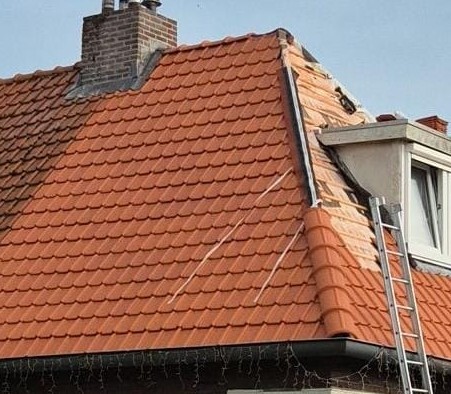 Ventilerende nokvorsten om het dak te ventileren